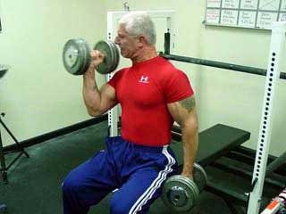 Alternate dumbbell curls 