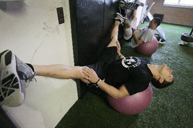 Hogan_stretches_groin