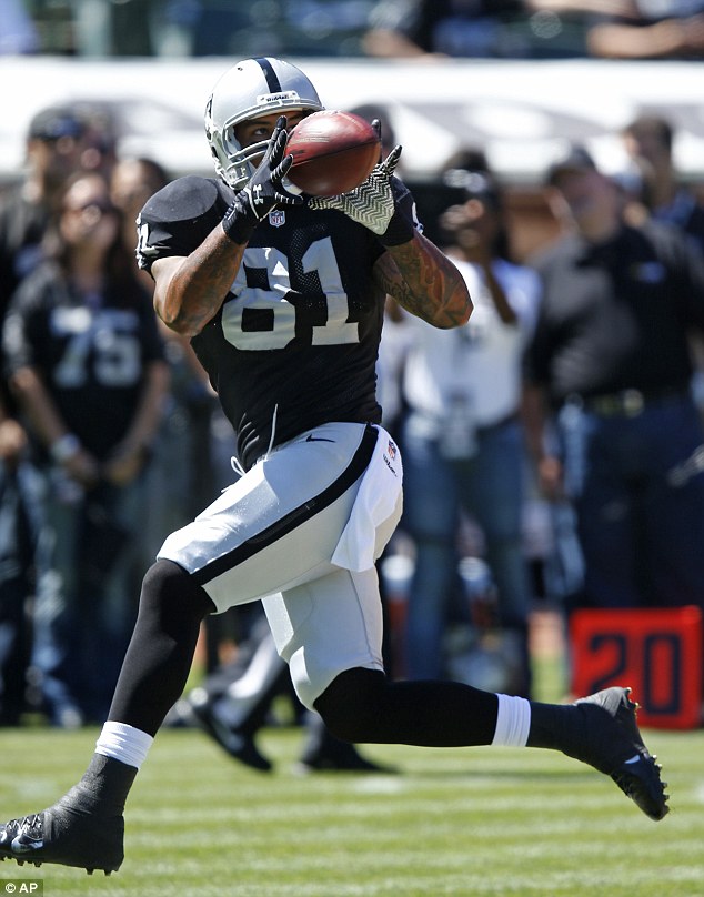 Mychal_Rivera_Raiders_catch